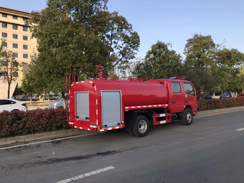 雙排4噸消防灑水車(chē)