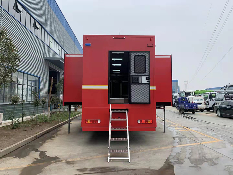 重汽豪沃單橋救援宿營(yíng)車(24人)