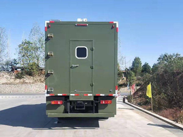 東風天錦野戰(zhàn)宿營車(8-12人)