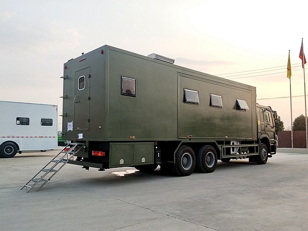 重汽豪沃后雙橋野戰(zhàn)宿營(yíng)車(8-24人)