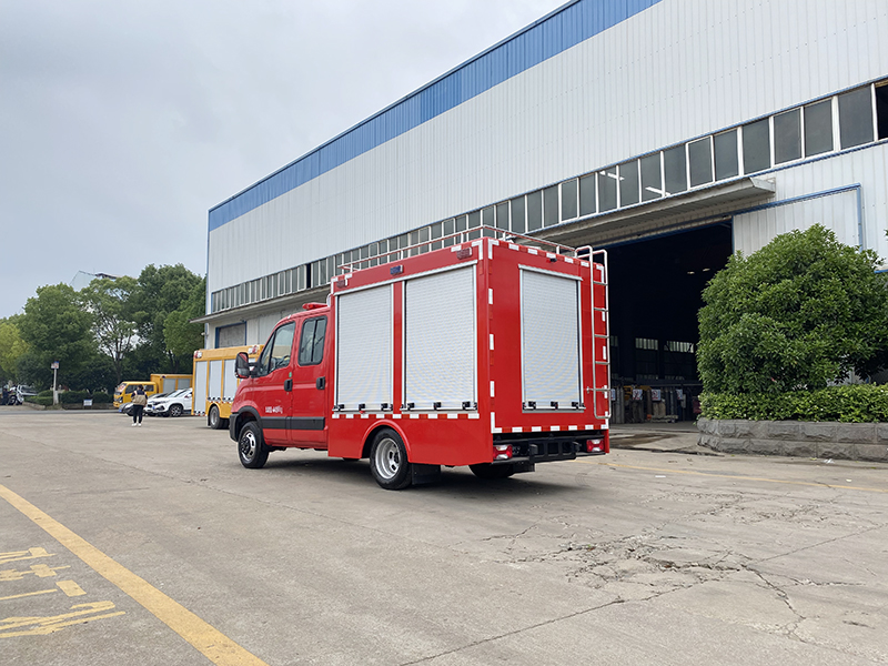 依維柯歐勝雙排500方救險(xiǎn)車(chē)(便攜)