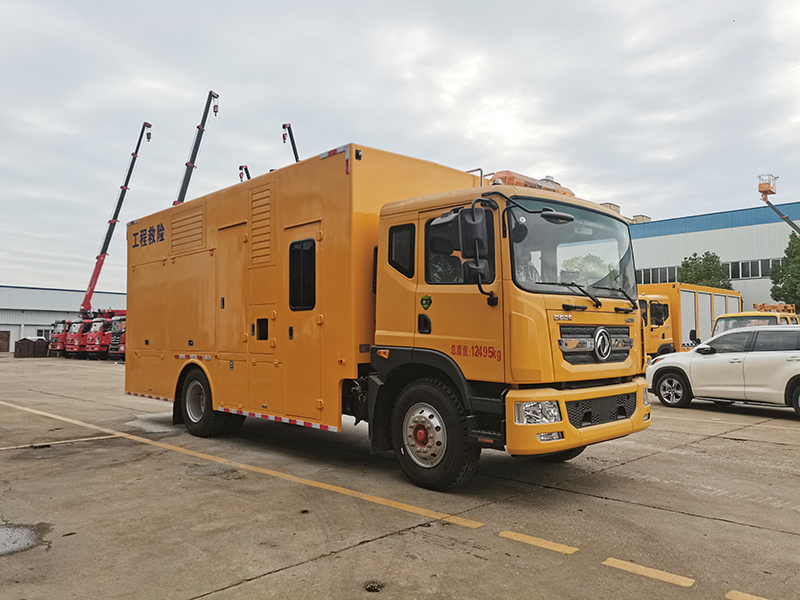 程力牌東風(fēng)多利卡3000方排水車(休息室)