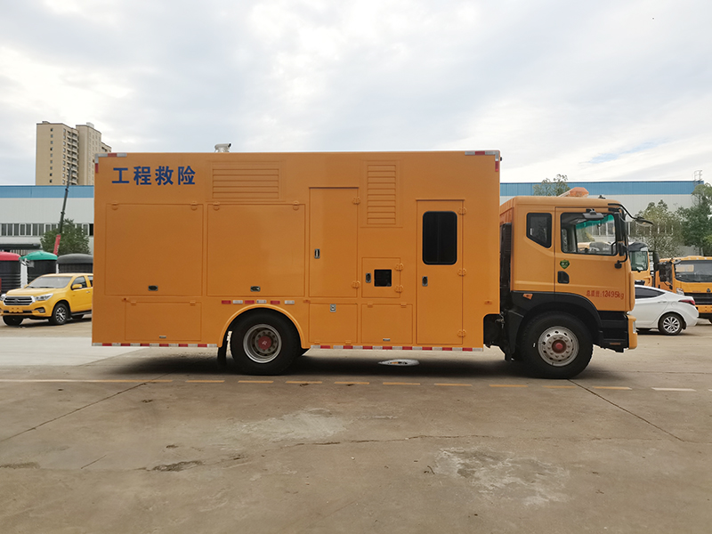 程力牌東風(fēng)多利卡3000方排水車(休息室)