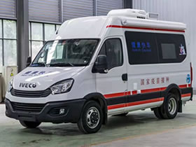 依維柯移動(dòng)式疫苗接種車，可下鄉(xiāng)鎮(zhèn)